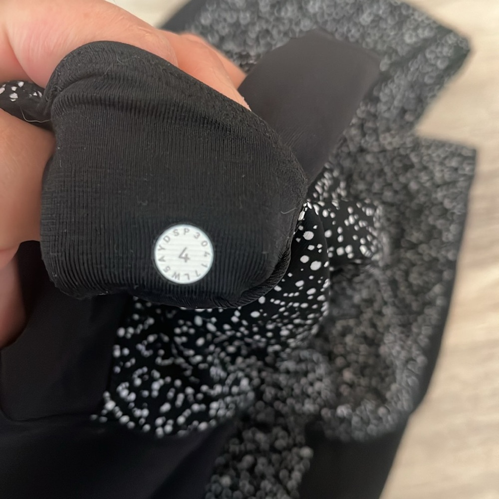 Lululemon - Picture 5 of 6